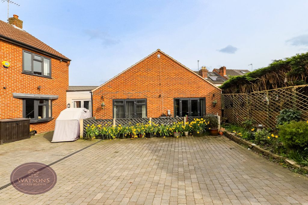 Property photo 2 of 50