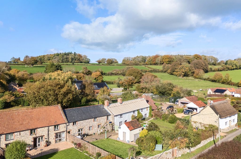 Property photo 1 of 41 1369543-10-68Ffb4...