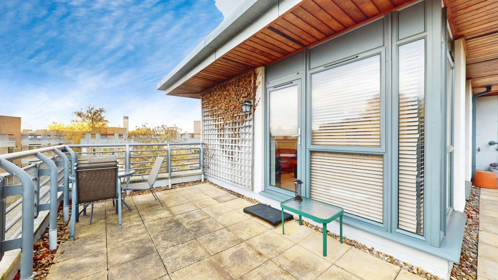 Property photo 1 of 14 Balcony 1 - Angle 1