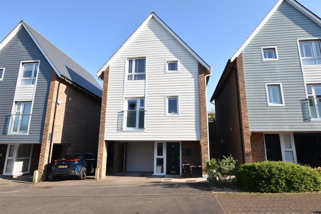 Property photo 1 of 31