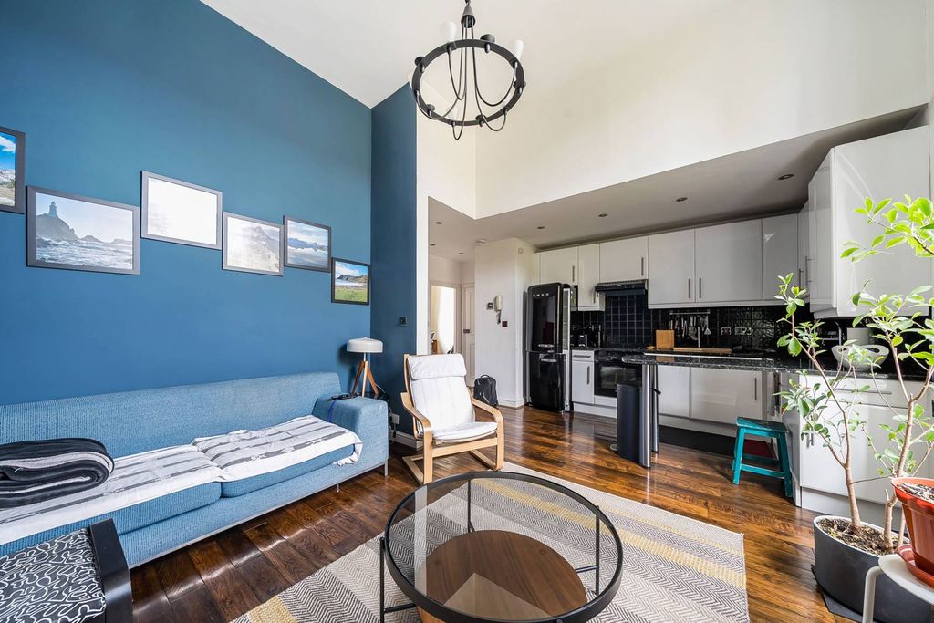 Property photo 2 of 20