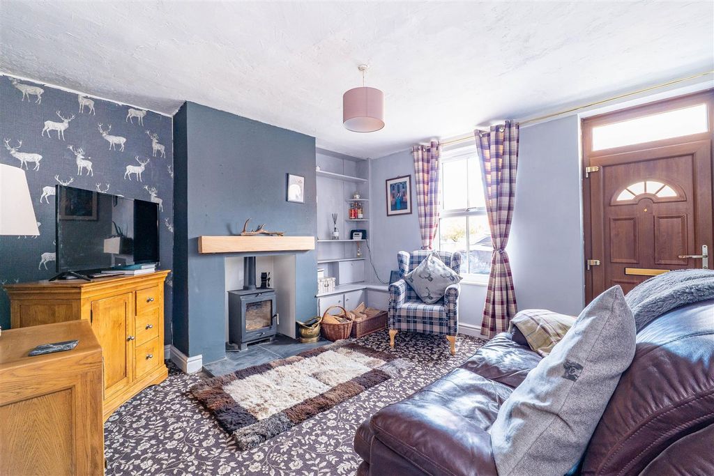 Property photo 2 of 17 Lounge