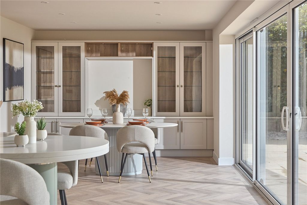 Property photo 3 of 18 Dining