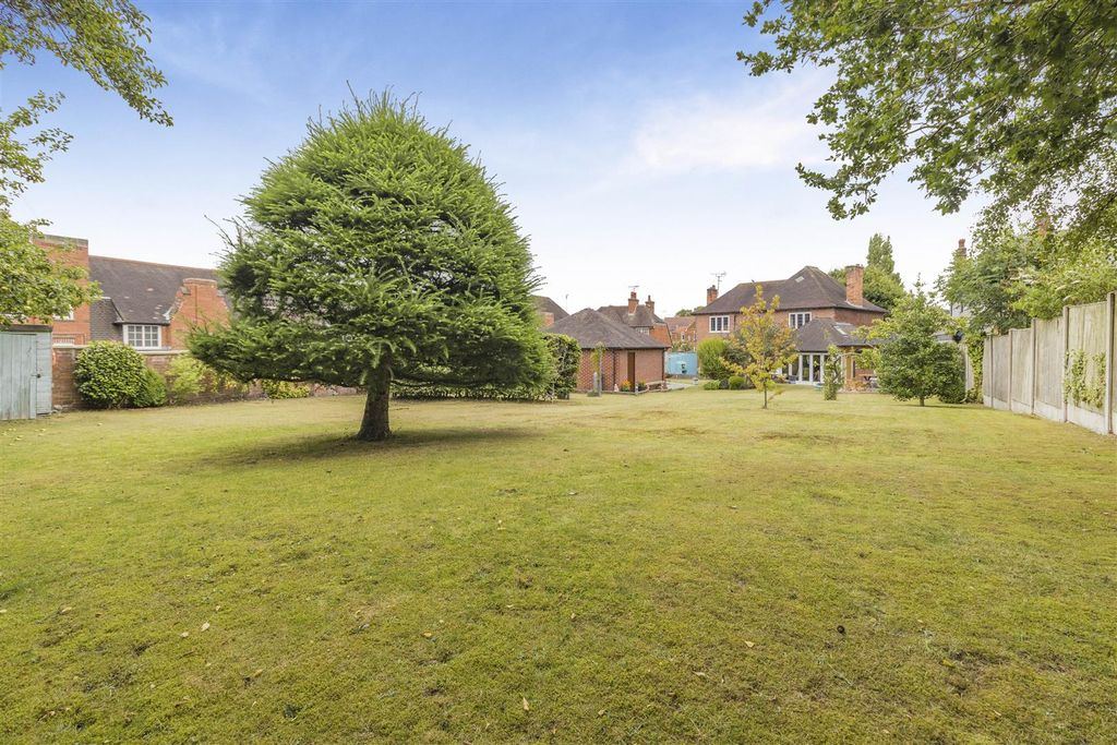 Property photo 2 of 51 8657453-Exterior08.Jpg