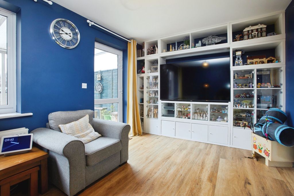 Property photo 3 of 20