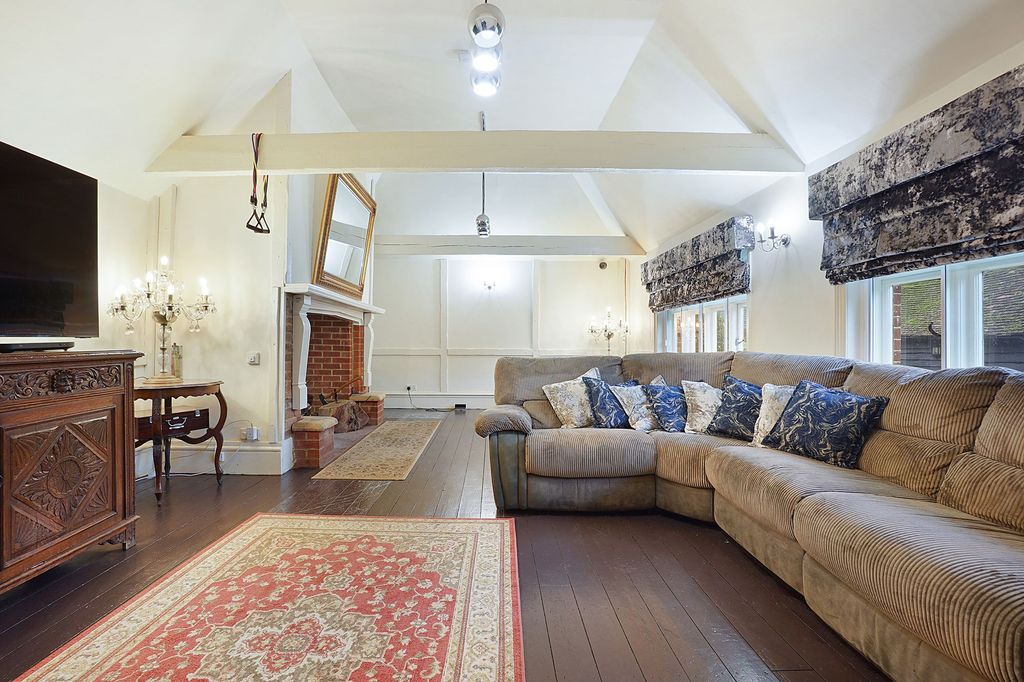 Property photo 1 of 37