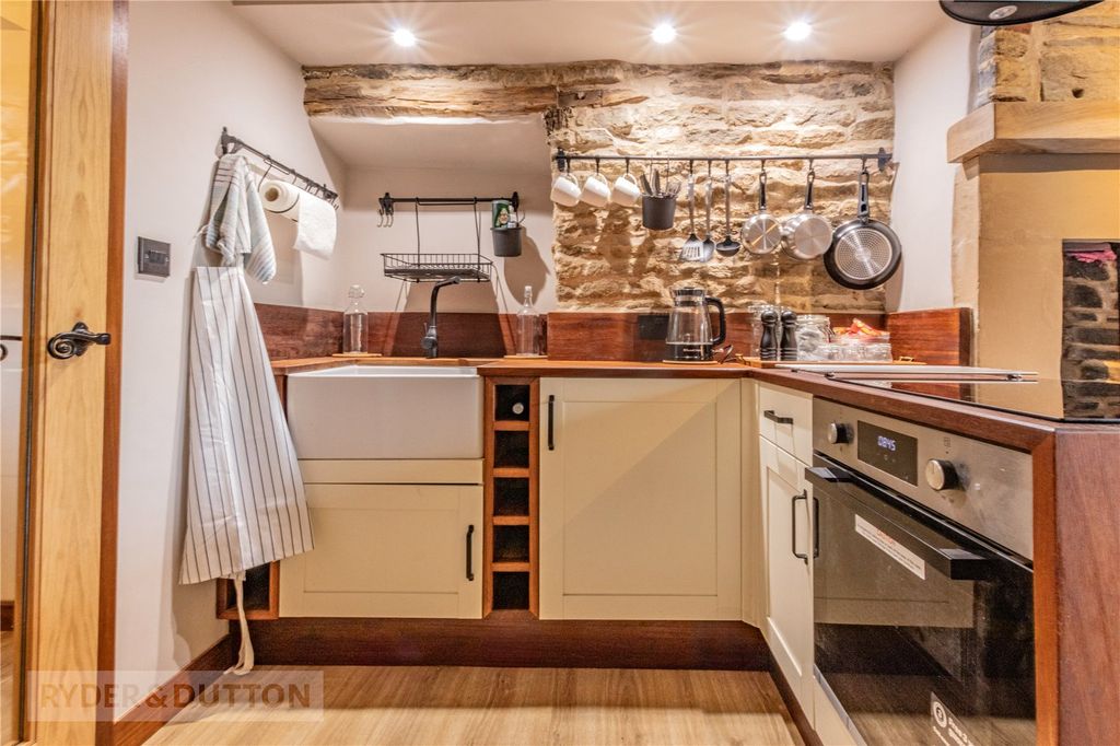 Property photo 2 of 20 Kitchen