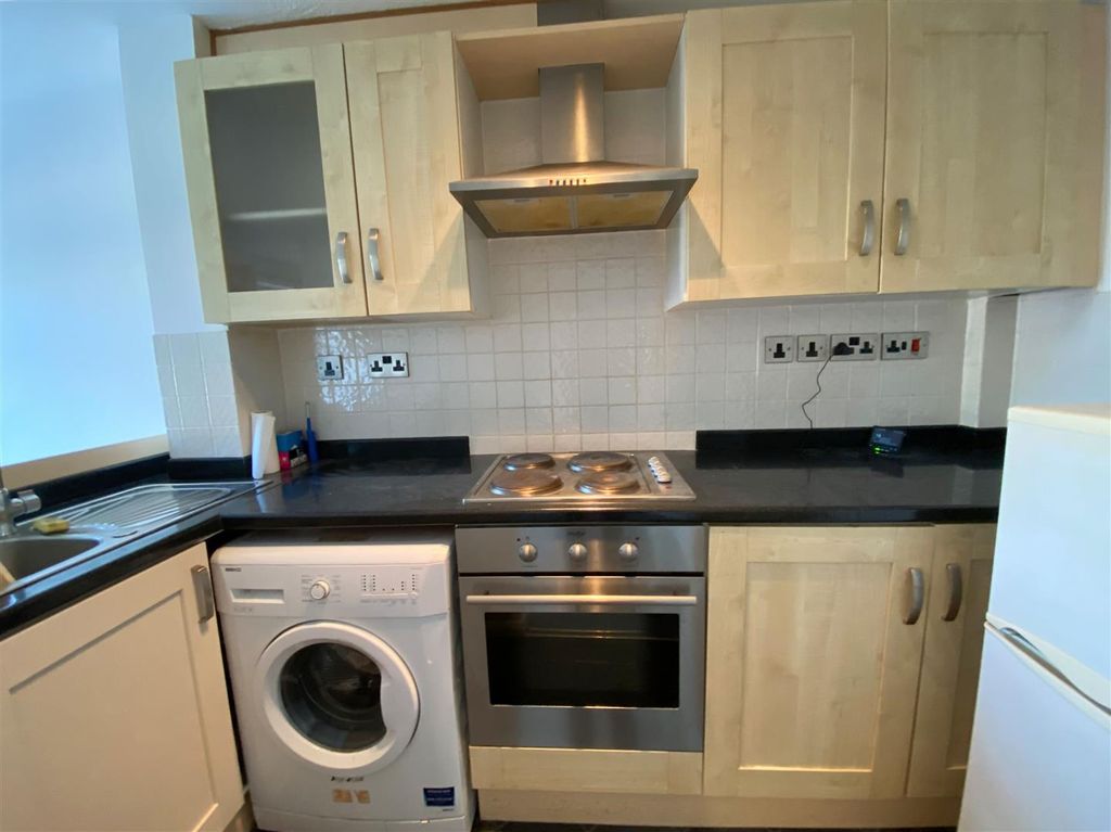 Property photo 2 of 6 Kitchen.Jpg
