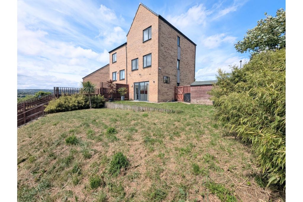 Property photo 1 of 28