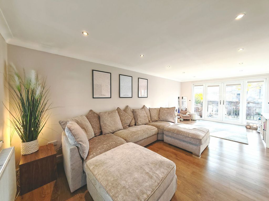 Property photo 2 of 28