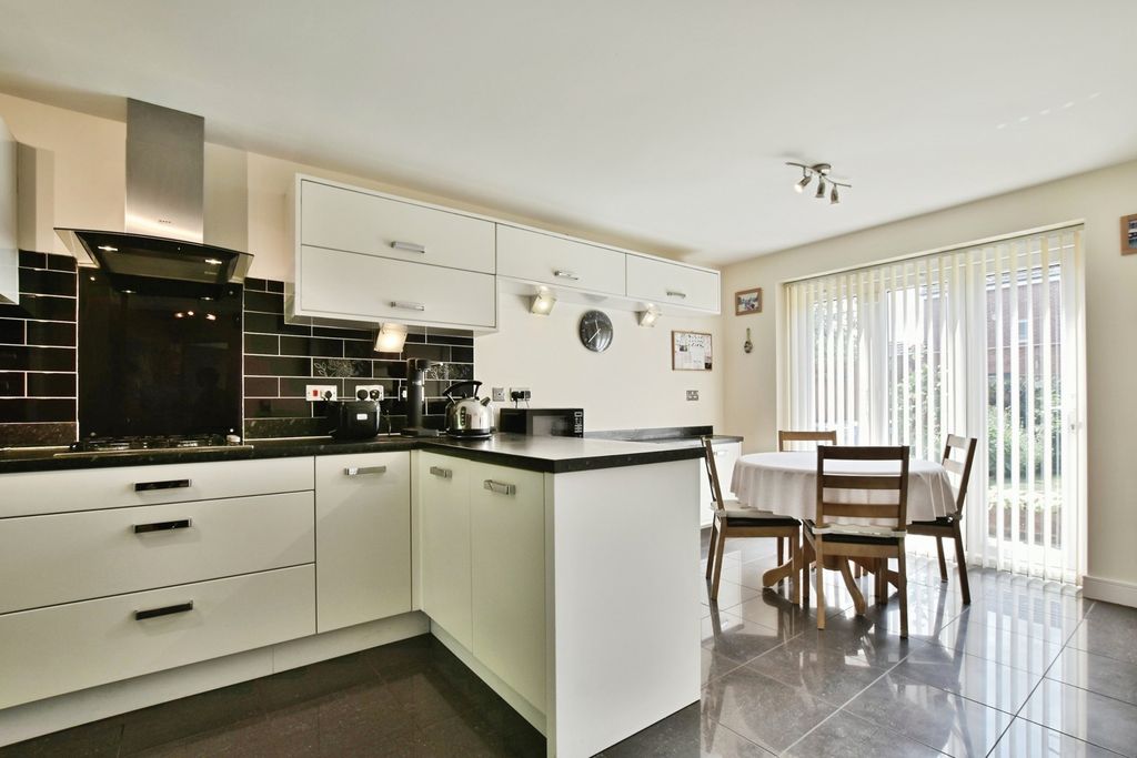 Property photo 3 of 28 Pbox-Img.Jpg