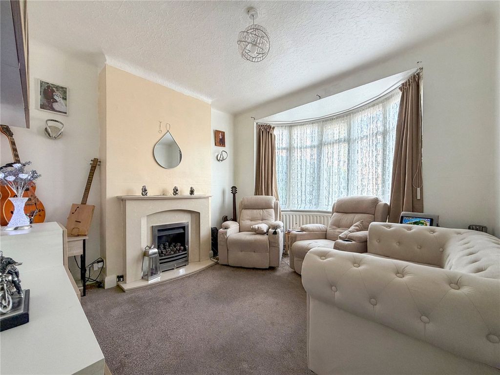 Property photo 3 of 21 Lounge