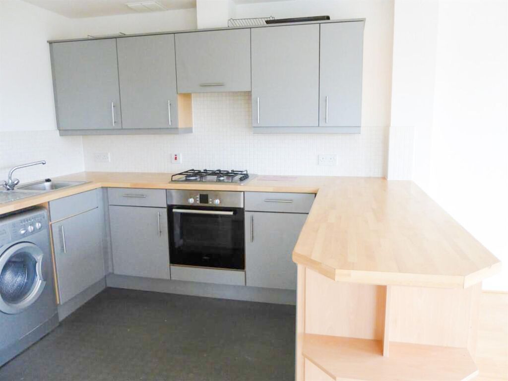 Property photo 3 of 12 Kitchen