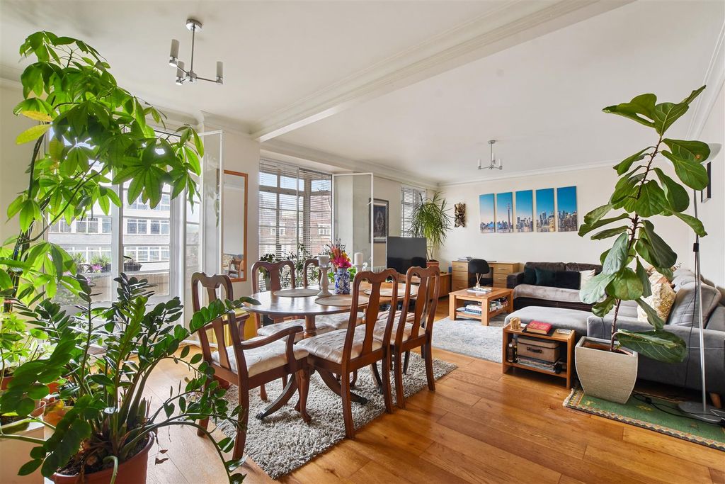 Property photo 1 of 15 Dining 2.Jpg