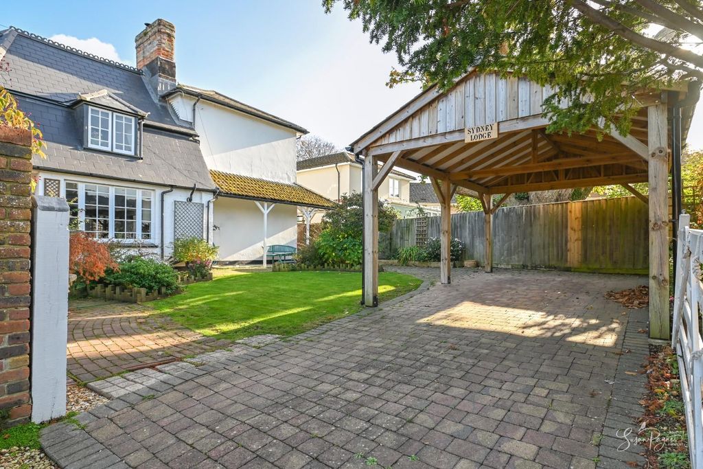 Property photo 2 of 44 Front Garden &amp; Driveway