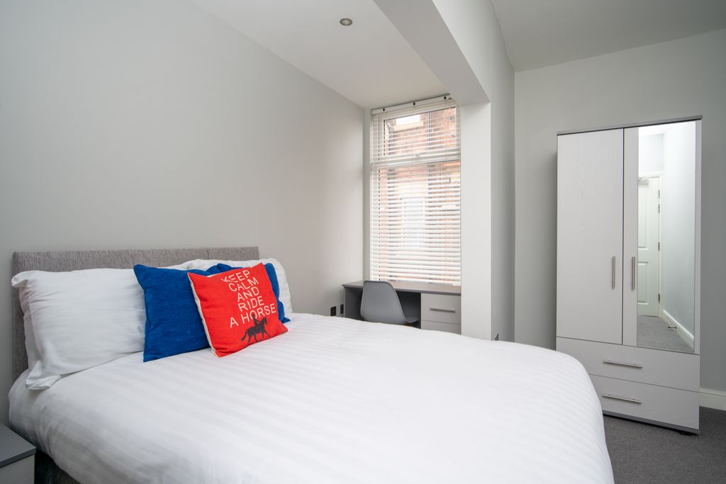 Property photo 1 of 6 R-18