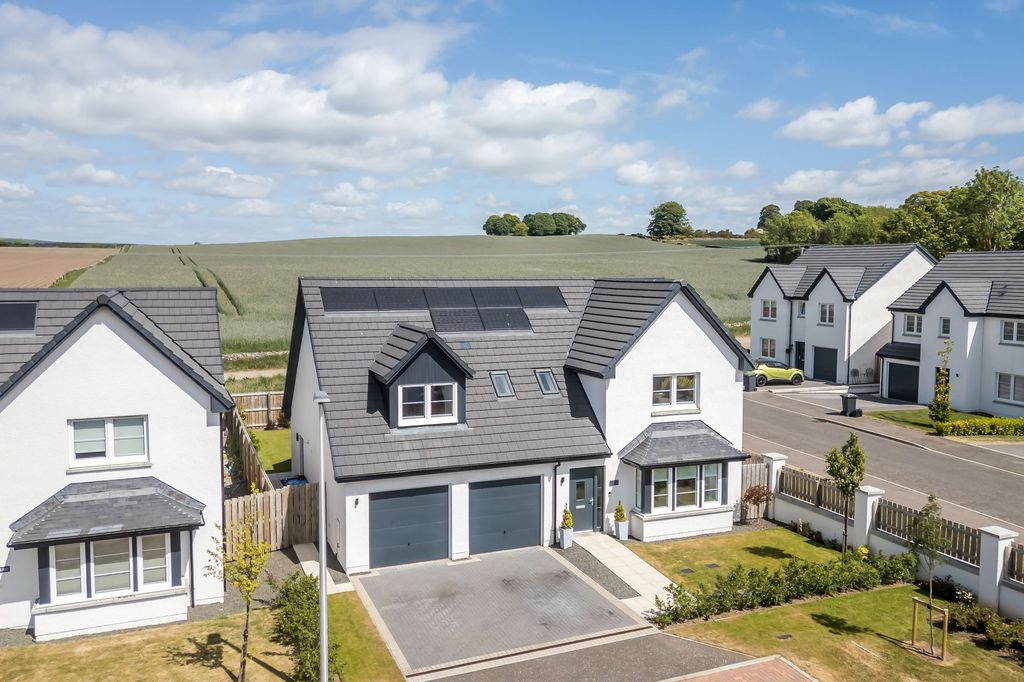 Property photo 2 of 25