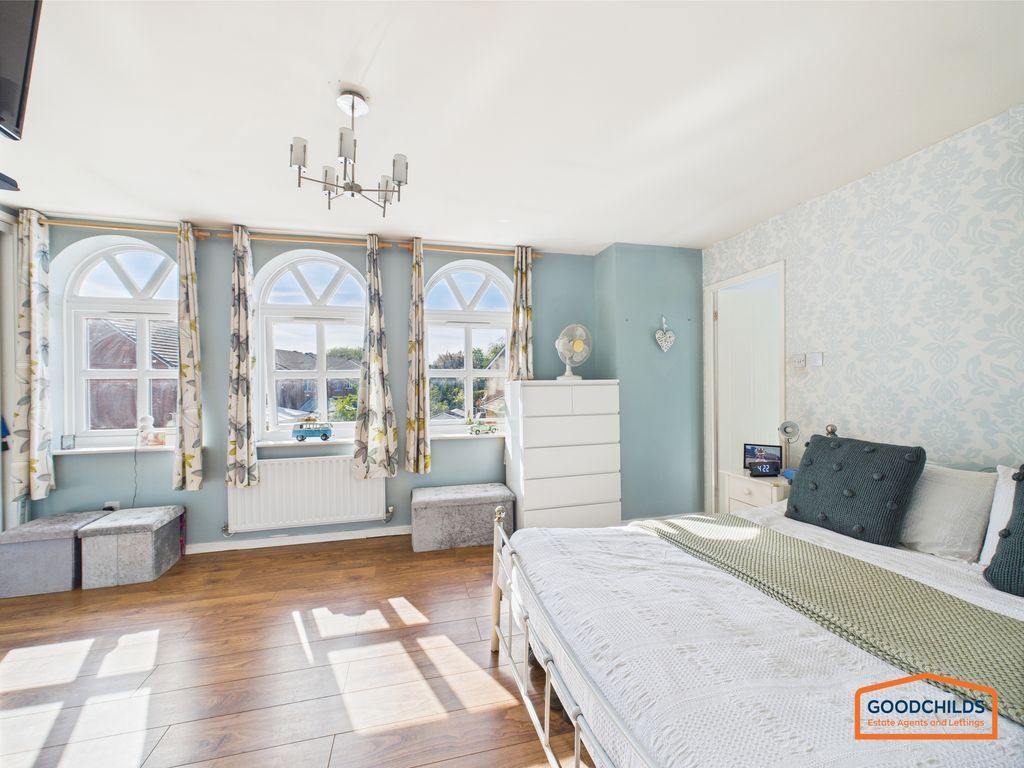 Property photo 2 of 33