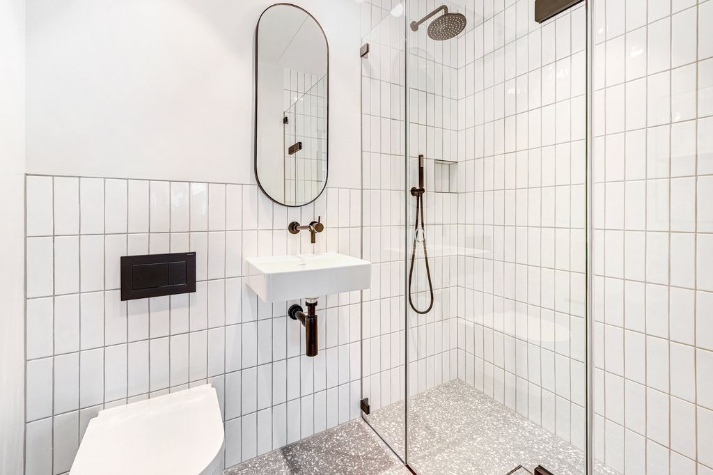 Property photo 3 of 14 Bathroom