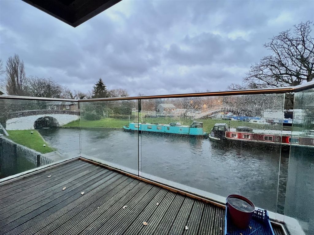 Property photo 2 of 6 Balcony