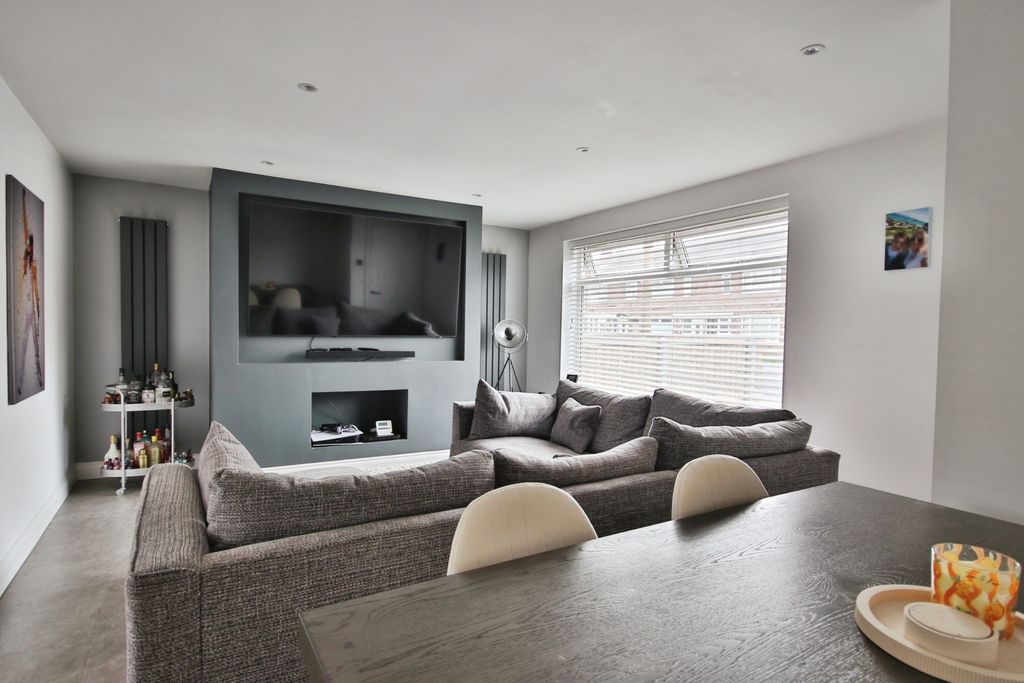 Property photo 2 of 21 4428794
