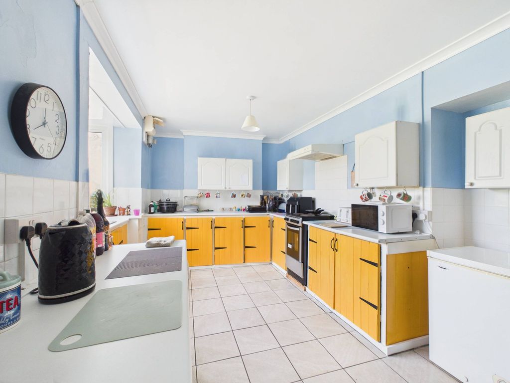 Property photo 3 of 34