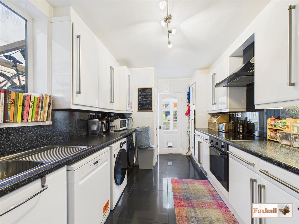 Property photo 2 of 18 Kitchen