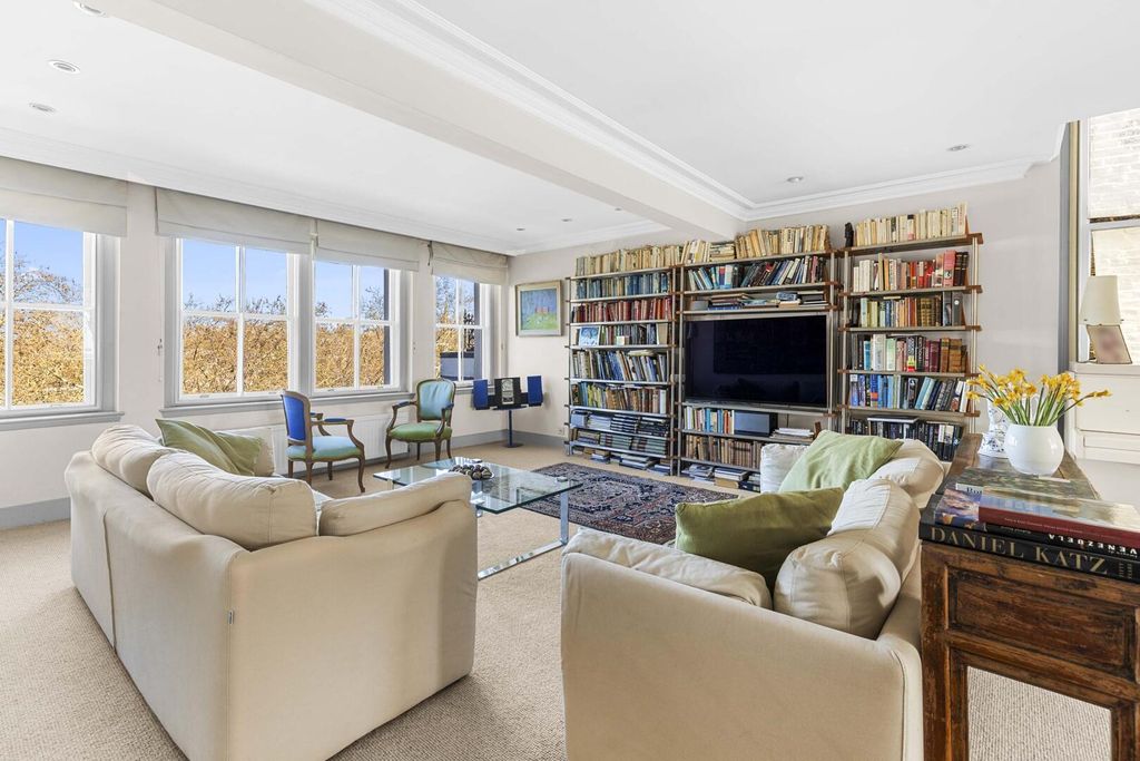 Property photo 2 of 20 Living Room