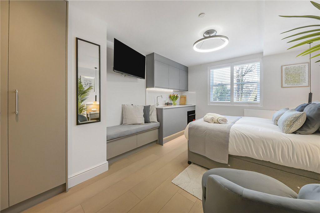 Property photo 2 of 12 Studio