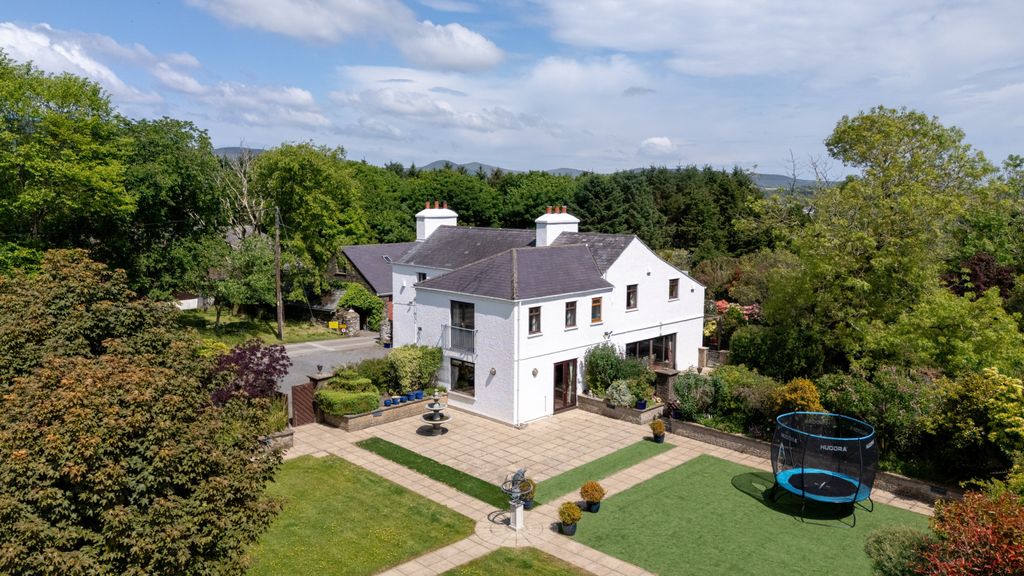 Property photo 2 of 58