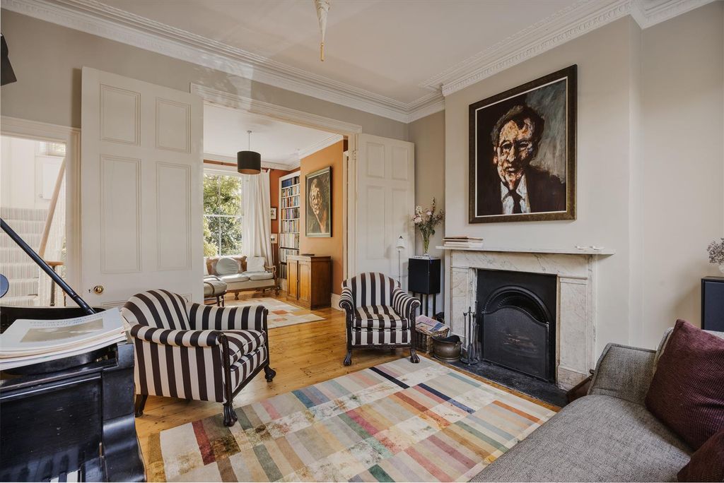 Property photo 2 of 36 Bouverie Road, N16