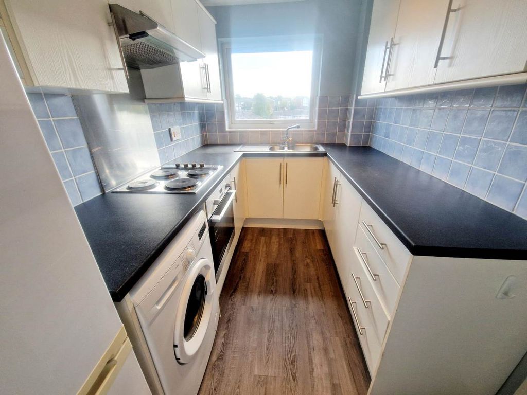 Property photo 3 of 8 Kitchen