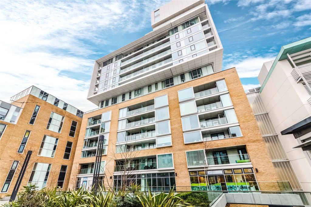 Property photo 3 of 9 External