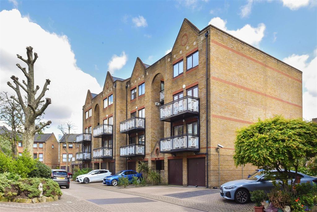 Property photo 3 of 17 63 Goodhart Place (17).Jpg