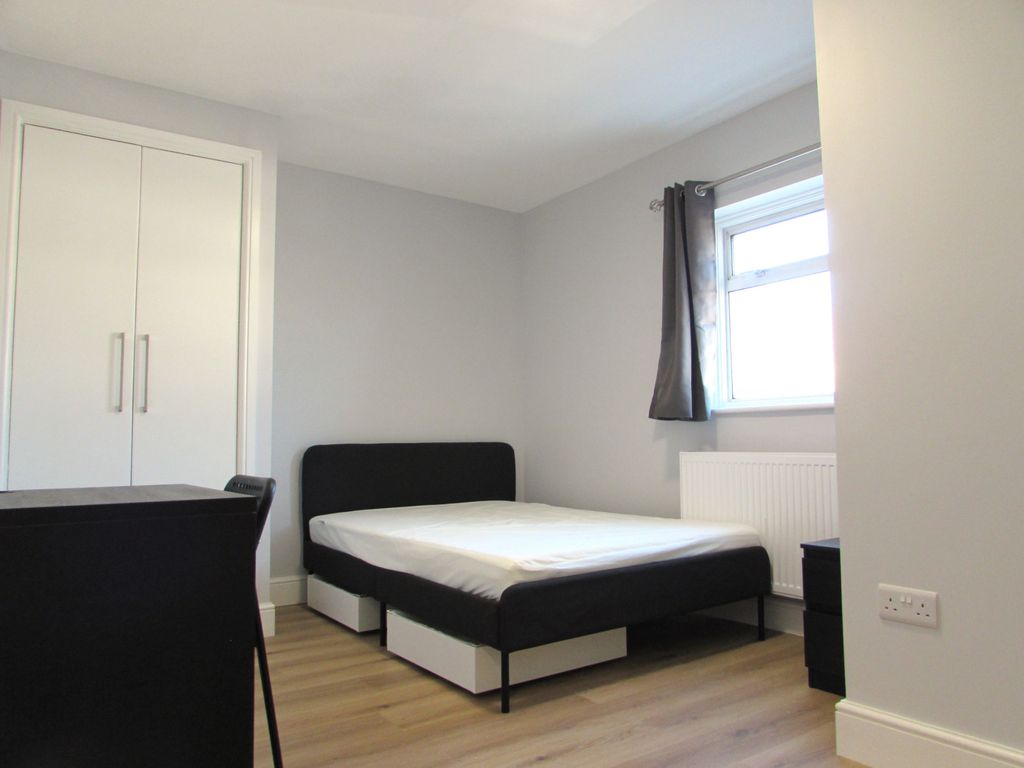 Property photo 1 of 2 Room