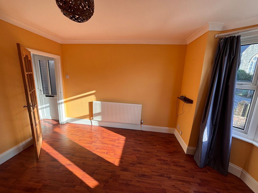 Property photo 3 of 12 Bed 3 Or Lounge