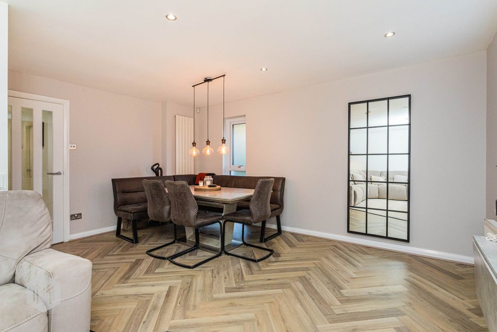 Property photo 3 of 17 Picture No. 27