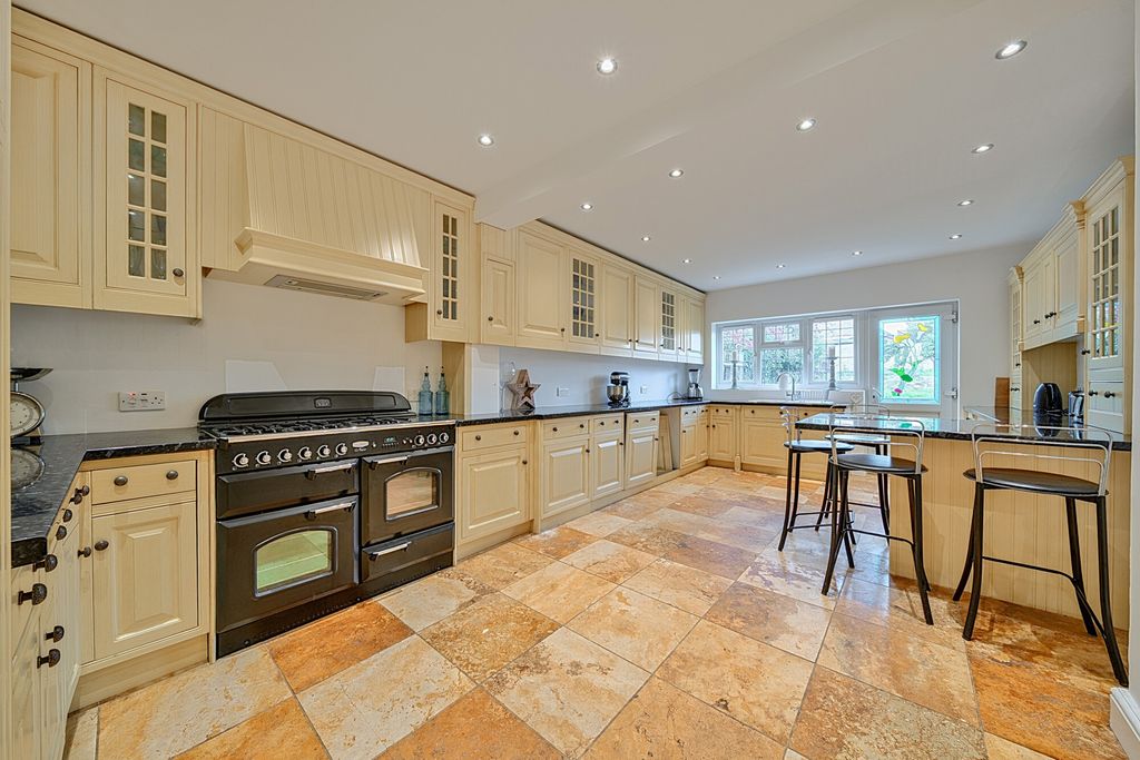 Property photo 2 of 23 Kitchen