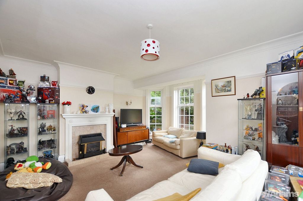 Property photo 3 of 27