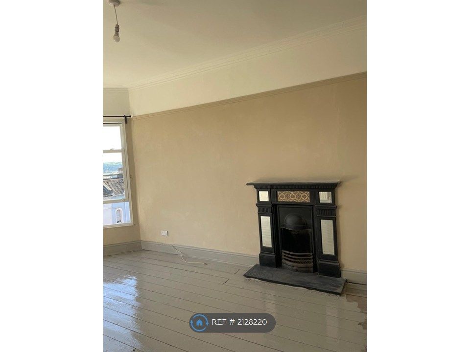 Property photo 3 of 13 Living Room