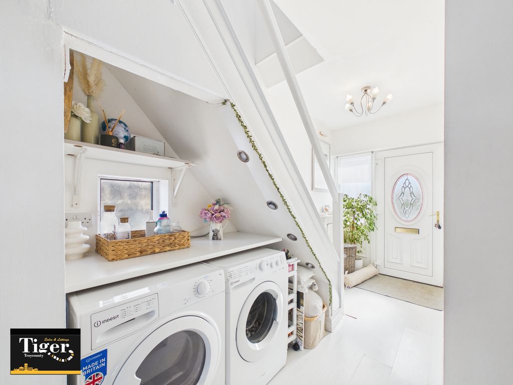 Property photo 3 of 27