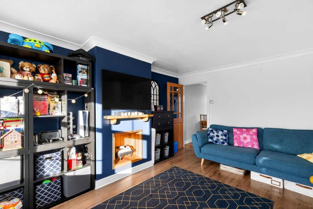 Property photo 3 of 13 5Bylandmews-7.Jpg