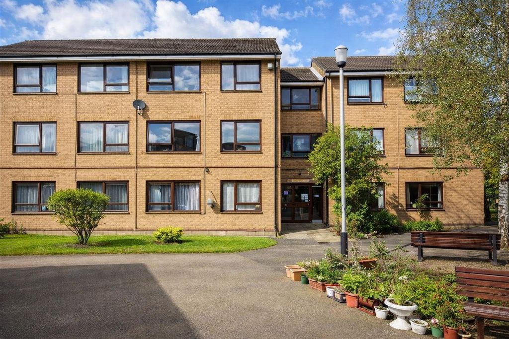 Property photo 1 of 3 11 Bridgway Court, External, Front.Png