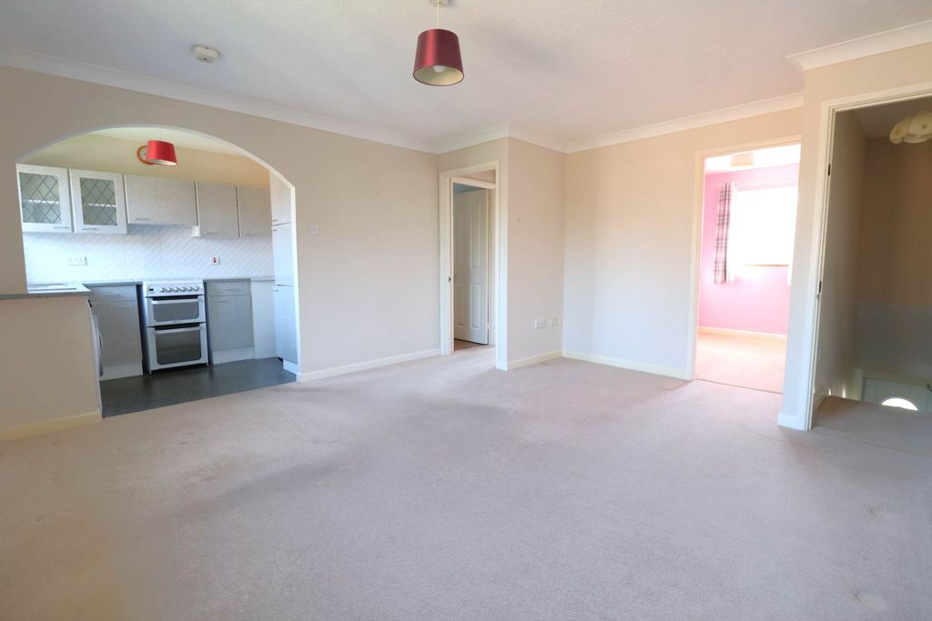 Property photo 2 of 8