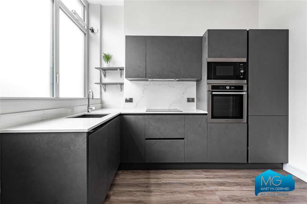 Property photo 2 of 16 Picture No. 15