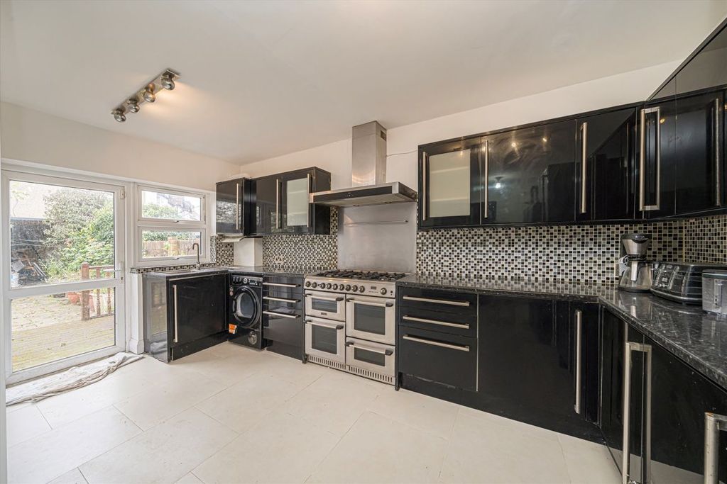 Property photo 2 of 5