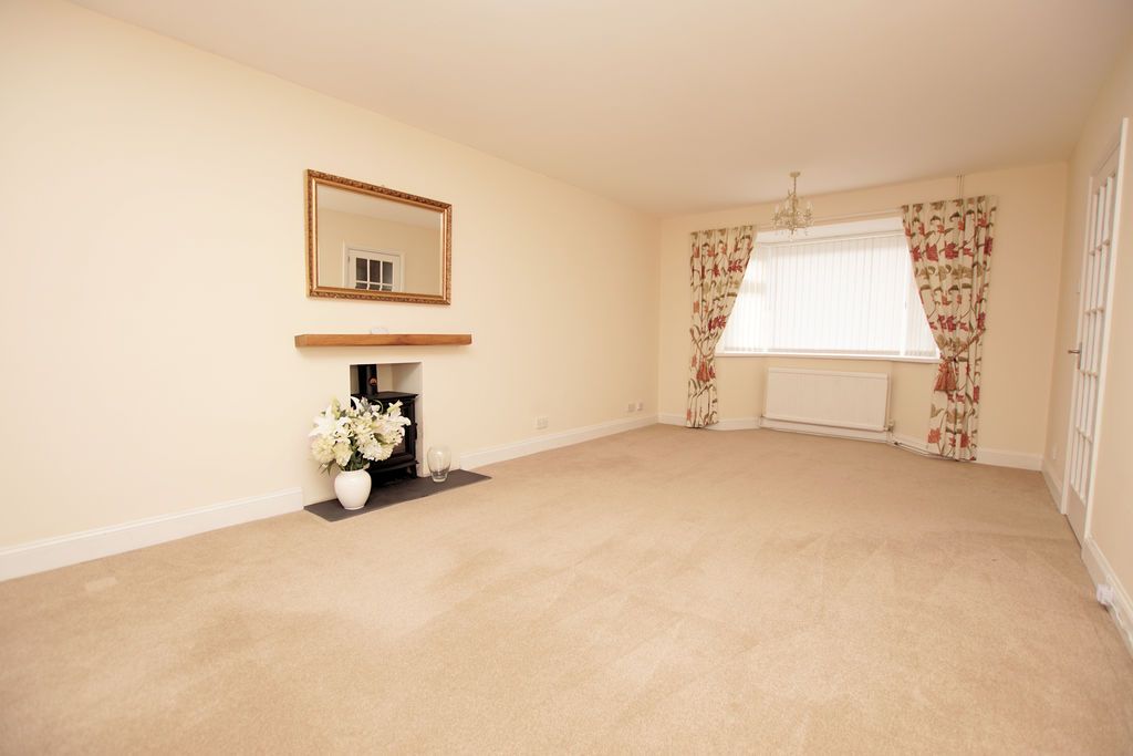 Property photo 2 of 14 Lounge