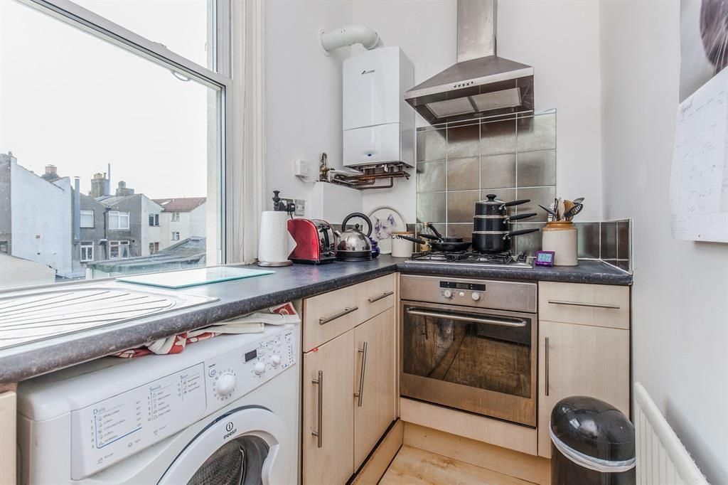 Property photo 2 of 9 Kitchen