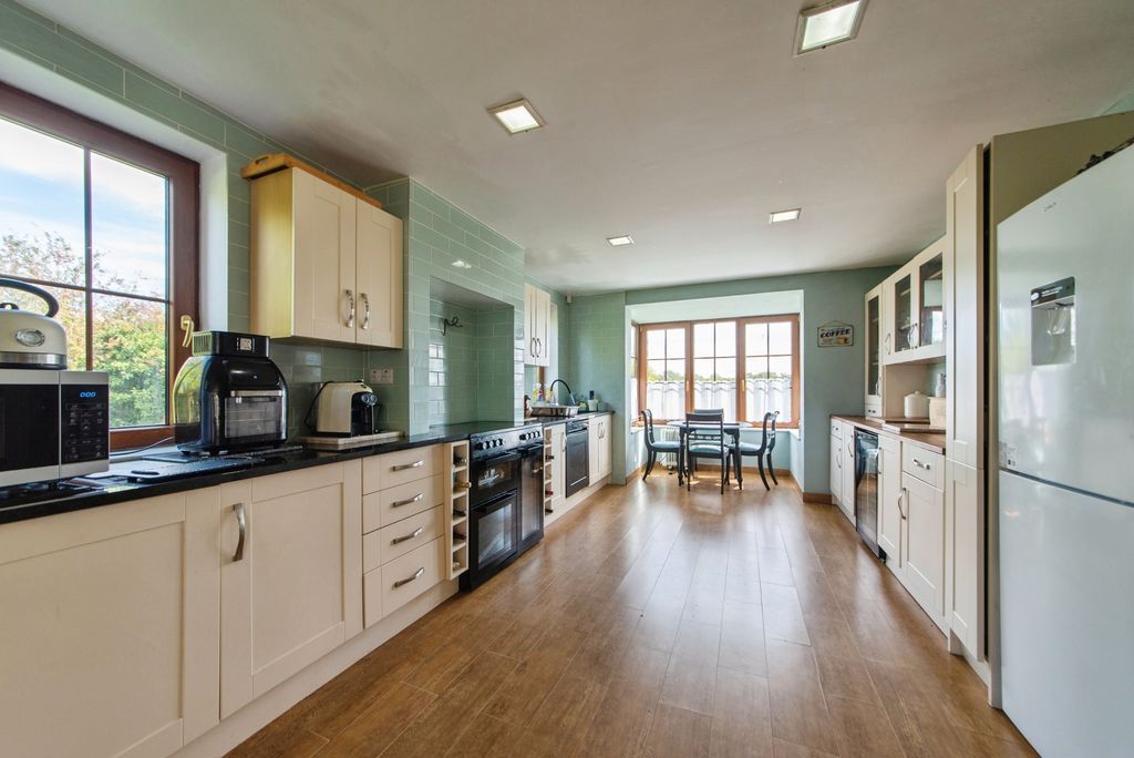 Property photo 3 of 34 Kitchen