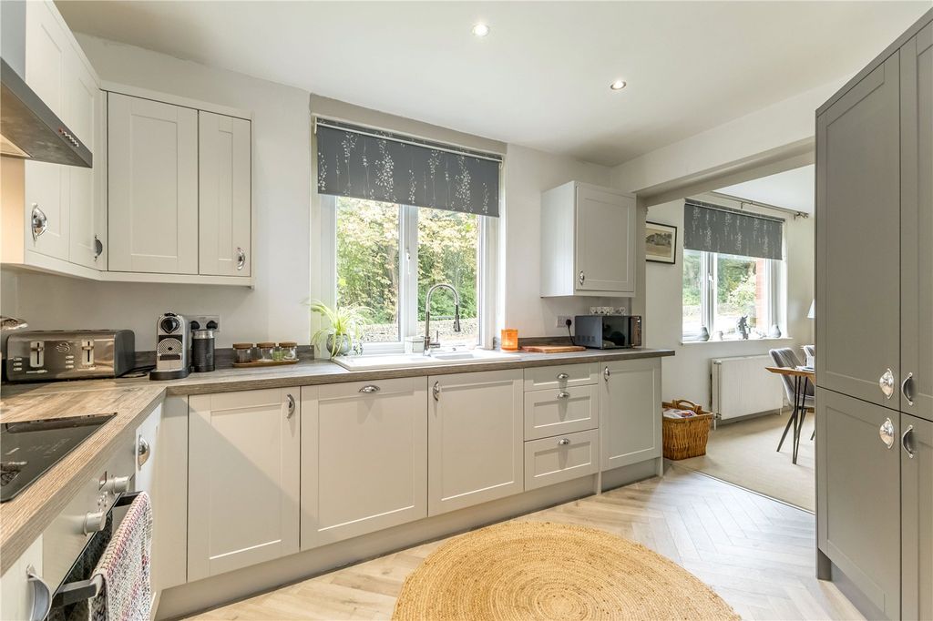 Property photo 2 of 24 Breakfast Kitchen